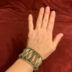 NWT Stony Golden Stretch Bracelet